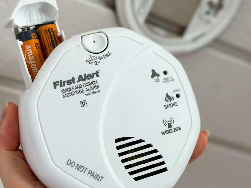 Real-World Homeowner Experiences with Carbon Monoxide Detector Battery Longevity