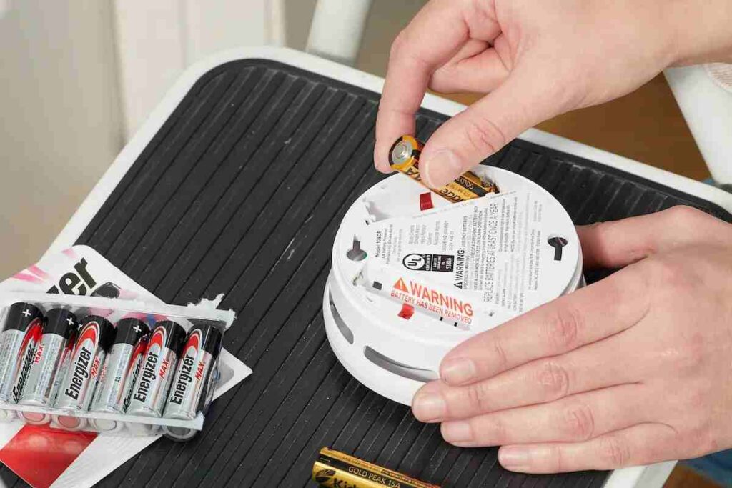 Common Mistakes When Replacing Battery of Smoke Detector